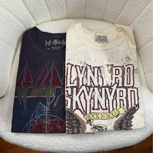 Urban Outfitters Lynyrd Skynyrd & Def Leppard Graphic Tee - One Size